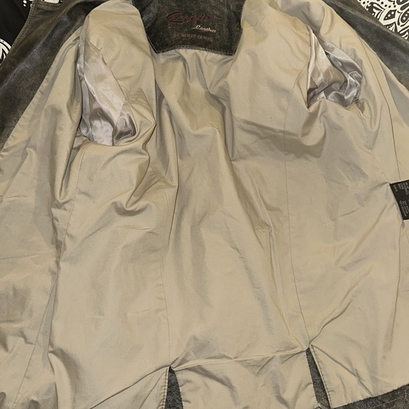 Leather jacket - Picture 2 of 12